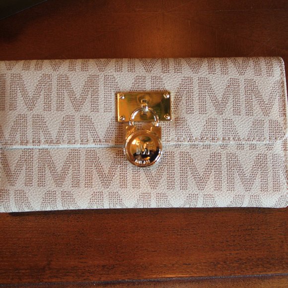 NWT Milan Wallet - Picture 2 of 10